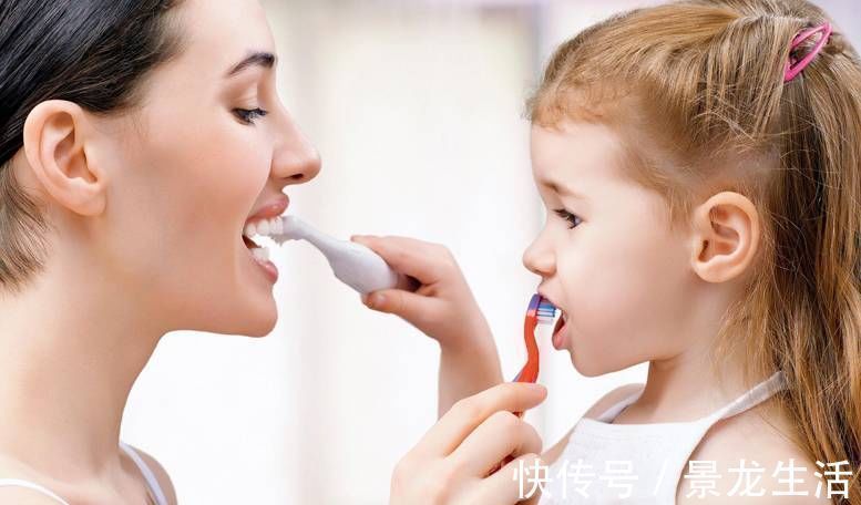 黑牙|6岁孩子满口“黑牙”,罪魁祸首不是吃糖,而是父母的疏忽造成的