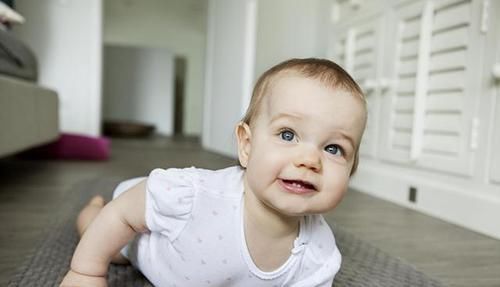 好处|嫌宝宝在地上爬太脏?爬行的“四个”好处,家长可能还不了解