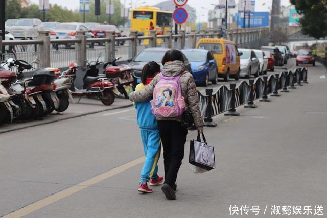 亲子关系|不打扮的妈妈和常打扮的妈妈，带出来的孩子，长大后差距很明显