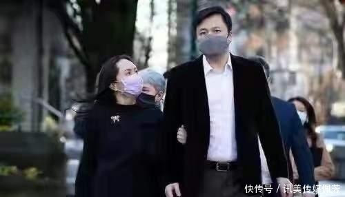 红色|难怪孟晚舟不畏磨难!穿红色睡袍大衣是女强人,可牵手老公有依赖