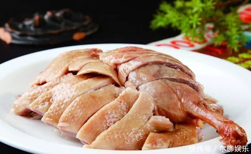 有白切鸡怎么能没有白切鸭呢,鸭肉细腻爽滑,香滑清甜没膻味