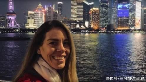 德国姑娘来中国旅游，体验了高铁之后，感叹:实在太方便了