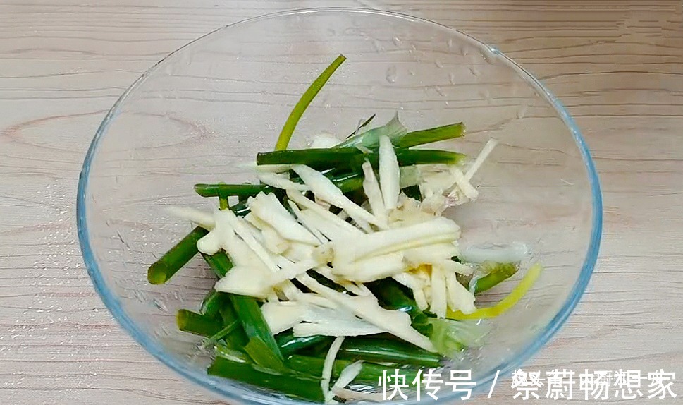料酒|不管蒸什么鱼,切记不要放精盐和料酒,教你一招,鱼肉鲜嫩无腥味