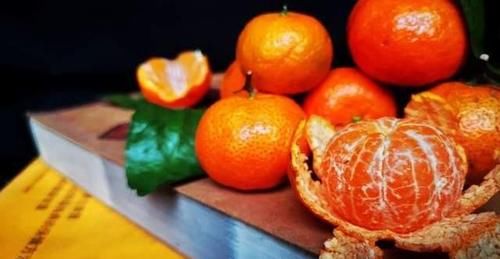 橘子|橘子不一定黄的好，牢记4个挑选小诀窍，橘子香甜多汁，皮薄肉厚