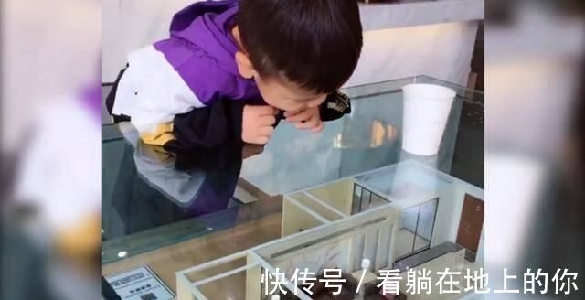 家长|售楼处萌娃盯着沙盘一动不动,走近一看笑翻了,网友小猪佩奇~