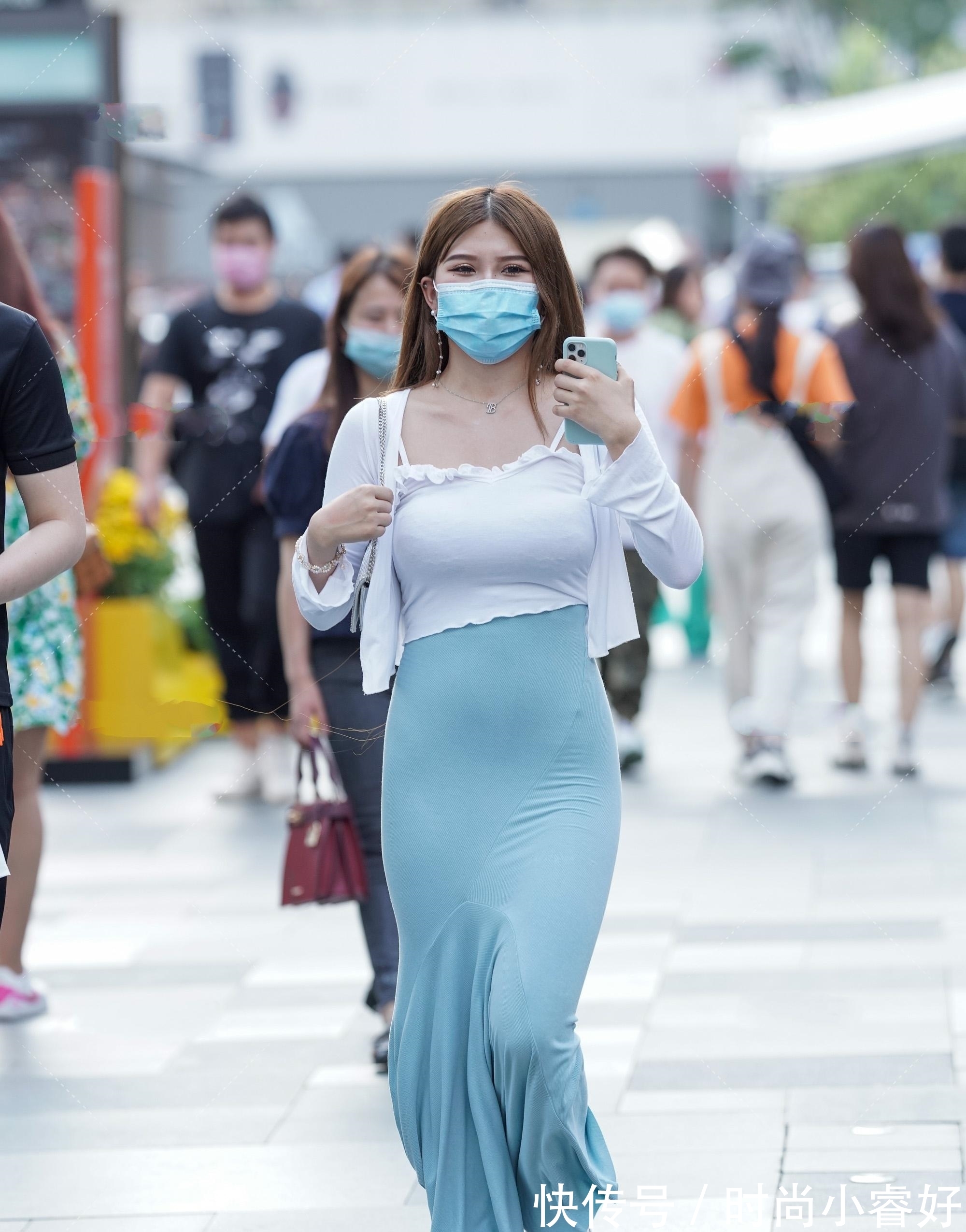 裙装 湖蓝色华丽鱼尾裙搭配洁白短上衣,清爽大气,时尚华丽