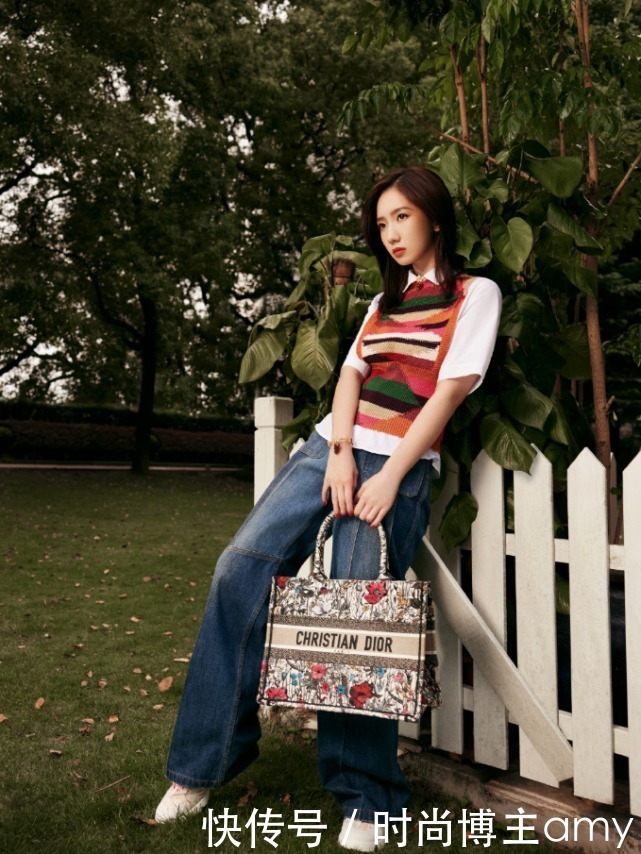 毒汁|孟美岐的腿是什么水平？把毒汁裤穿出褶皱感，这身材谁不羡慕