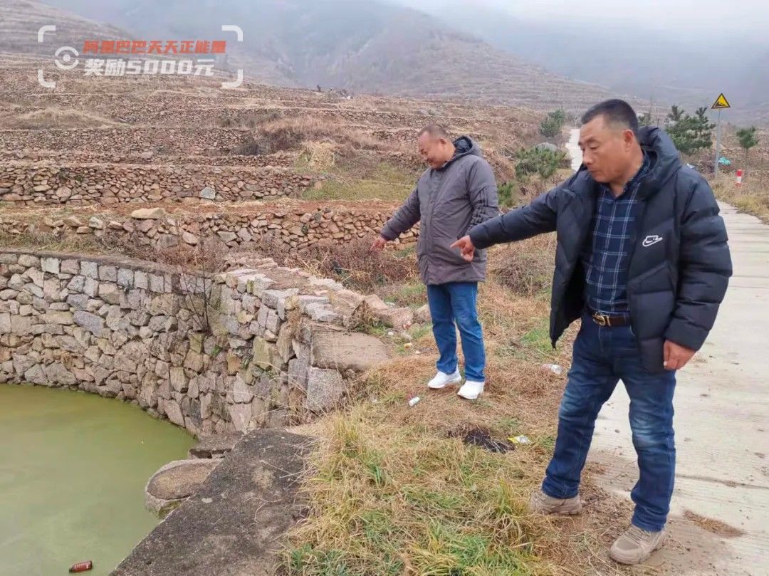 正钓着鱼，54岁退伍军人忽然脱衣跳进刺骨冰水中……这一幕，该奖！