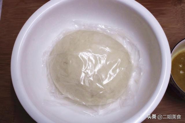 软乎|烙饼时，别只会加温水和面了，多做两步，柔软多层，皮薄有韧性