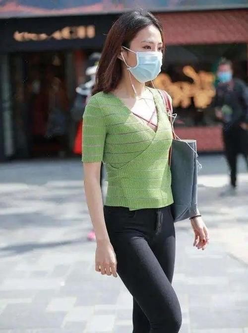 黑色|黑色性感长袖搭配黑色七分打底裤,整体还是单品,都要把握好