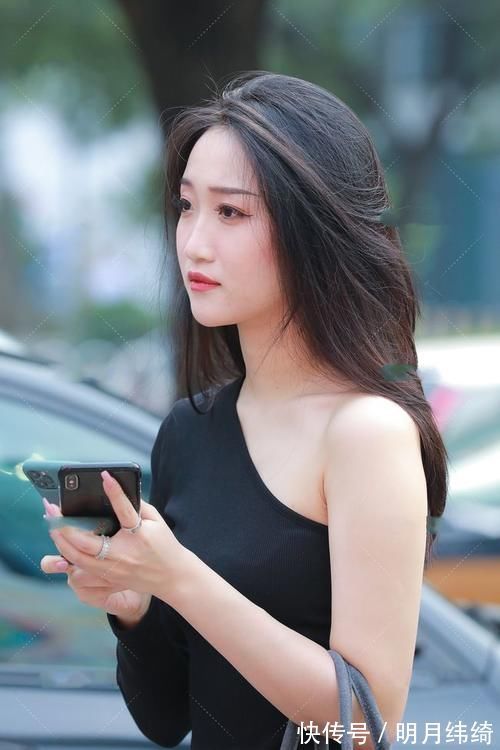 裙子|少不了裙子,尝试一下单肩长款修身连衣裙