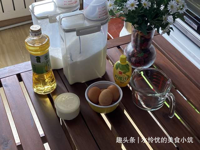 不开裂不回缩的酸奶纸杯小蛋糕，详细做法，保证你可以一次成功