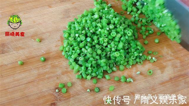 鸡蛋|豆角最好吃做法,不用炒不油炸,加2个鸡蛋,出锅比红烧肉还好吃