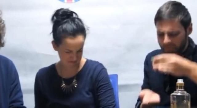 当老外遇上中国白酒,战斗民族喝完瞬间被打败,美国人竖起拇指