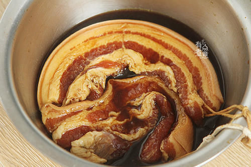 腌腊肉,只用冷水洗可不行,多做一步,腊肉无异味,咸香又可口