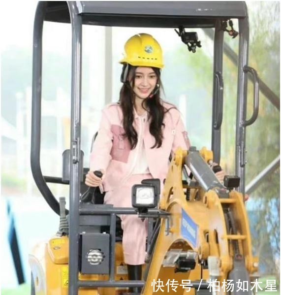 跑男团|Baby录节目接地气，凌晨四点现身菜市场搬运货物，身材纤细瘦小