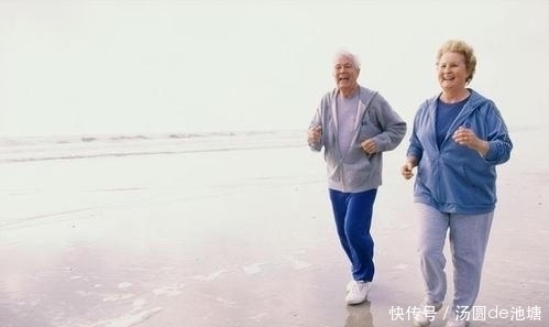 睡眠时间|每天锻炼，病却没少？人到中老年，多做这2件事比坚持运动更重要