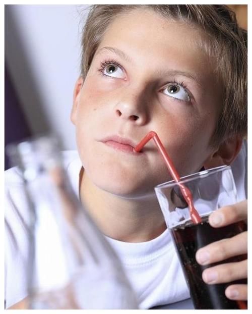 龋齿|孩子换牙期不能吃这3种食物,父母要知道!