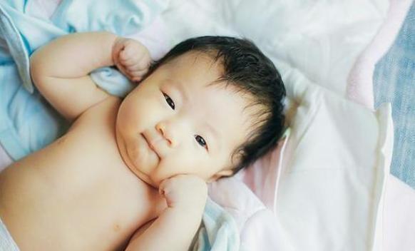 迷信|奶奶把满月孙女眉毛剃光,3个月后全家后悔不已,“迷信”太害人