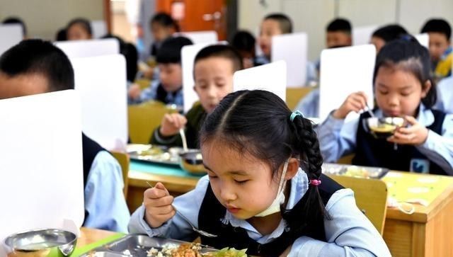 老师应该为学生创造更多的环境和条件，学生才会更用心学习