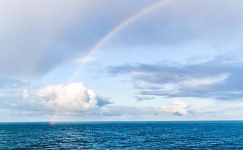 彩虹 土卫六是唯一拥有大气的卫星,它的彩虹比地球还大