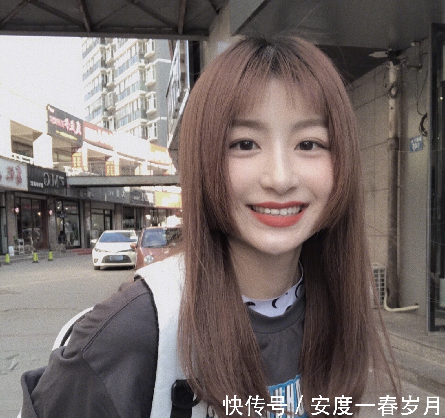 波浪 圆脸女孩拒绝齐刘海,大波浪也很显胖,这几款发型显瘦又洋气!