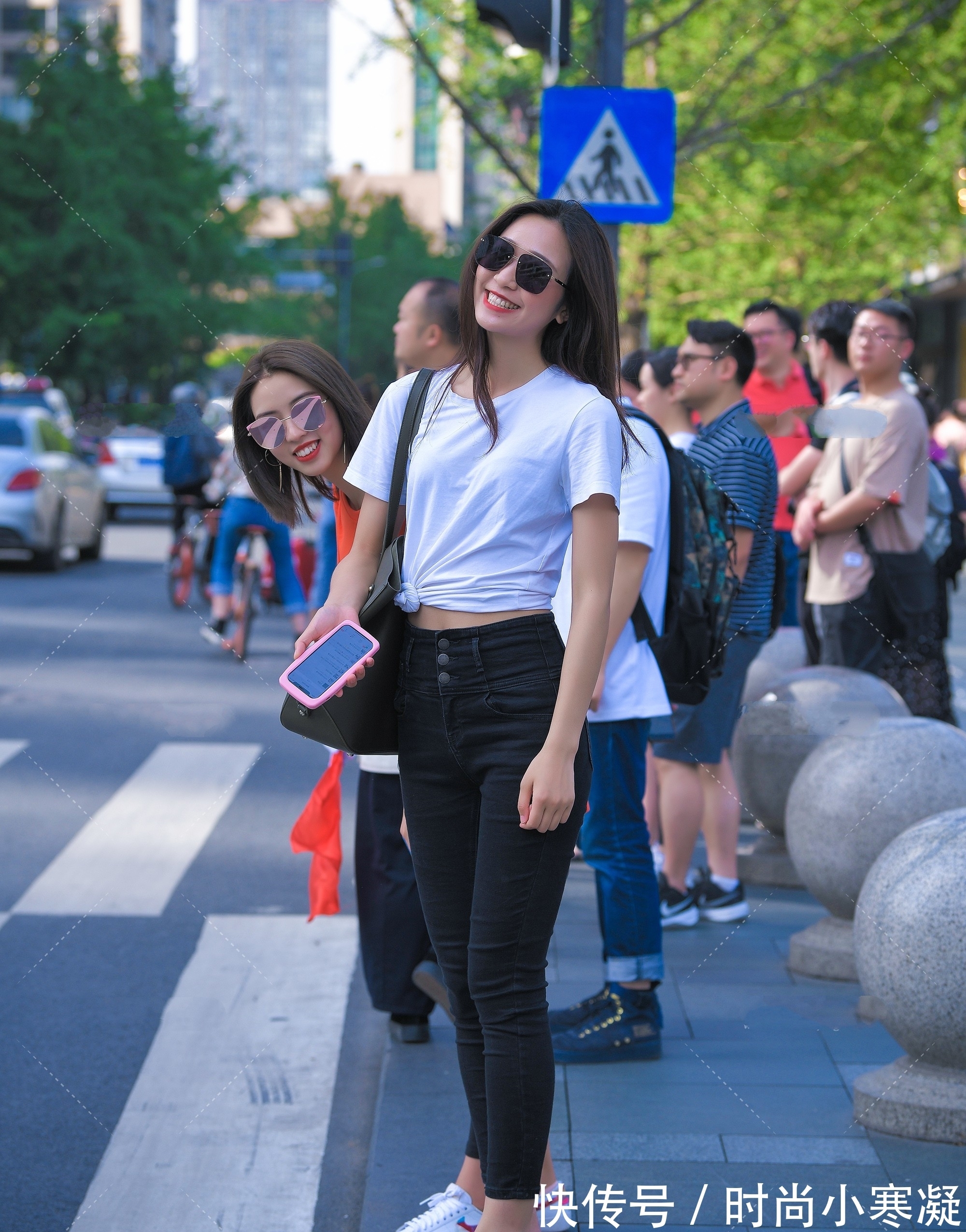 T恤 出门逛街,白色T恤搭配黑色九分裤,简约时尚