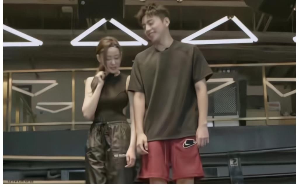 張天愛的功夫真好，1分鐘制服男嘉賓，網友：“可以發展動作片”