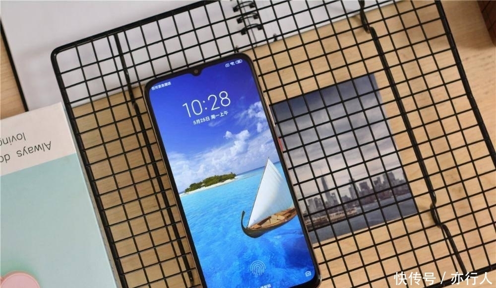 消费|Redmi:看看什么才叫性价比!我这千元机都还能立减两百