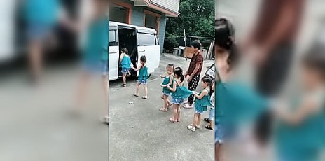 女儿|头胎女儿,二胎四个女儿,三胎终于是儿子,网友真是家里有矿!