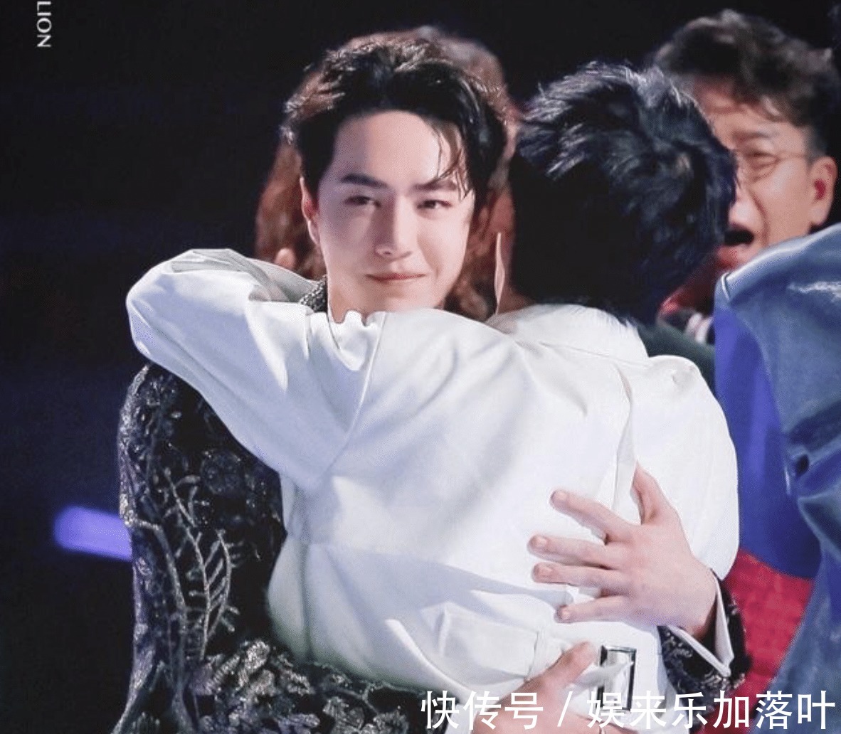 王一博跨年表演实力在线,却敌不过“脸肿”差评,更有粉丝脱粉