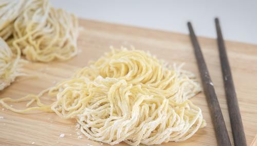 煮饺子|面条怎么煮好吃?开水下锅就做错了,这5个煮面小技巧要牢记