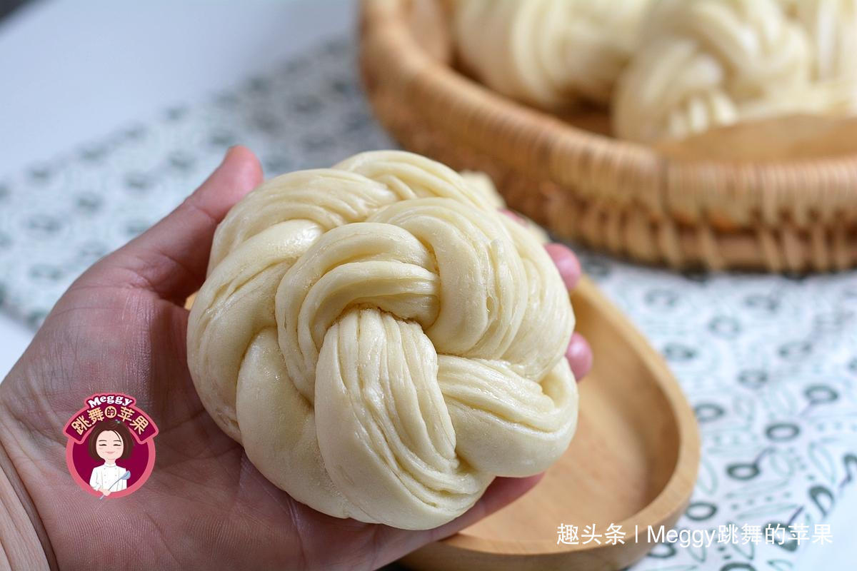 发面|教你做个绣球花卷，又白又嫩又暄软，发面多加一料，面团高又白