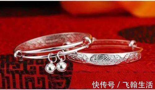 首饰|银饰性价比高样子不俗，脏了怎么清洗？很多人不知道