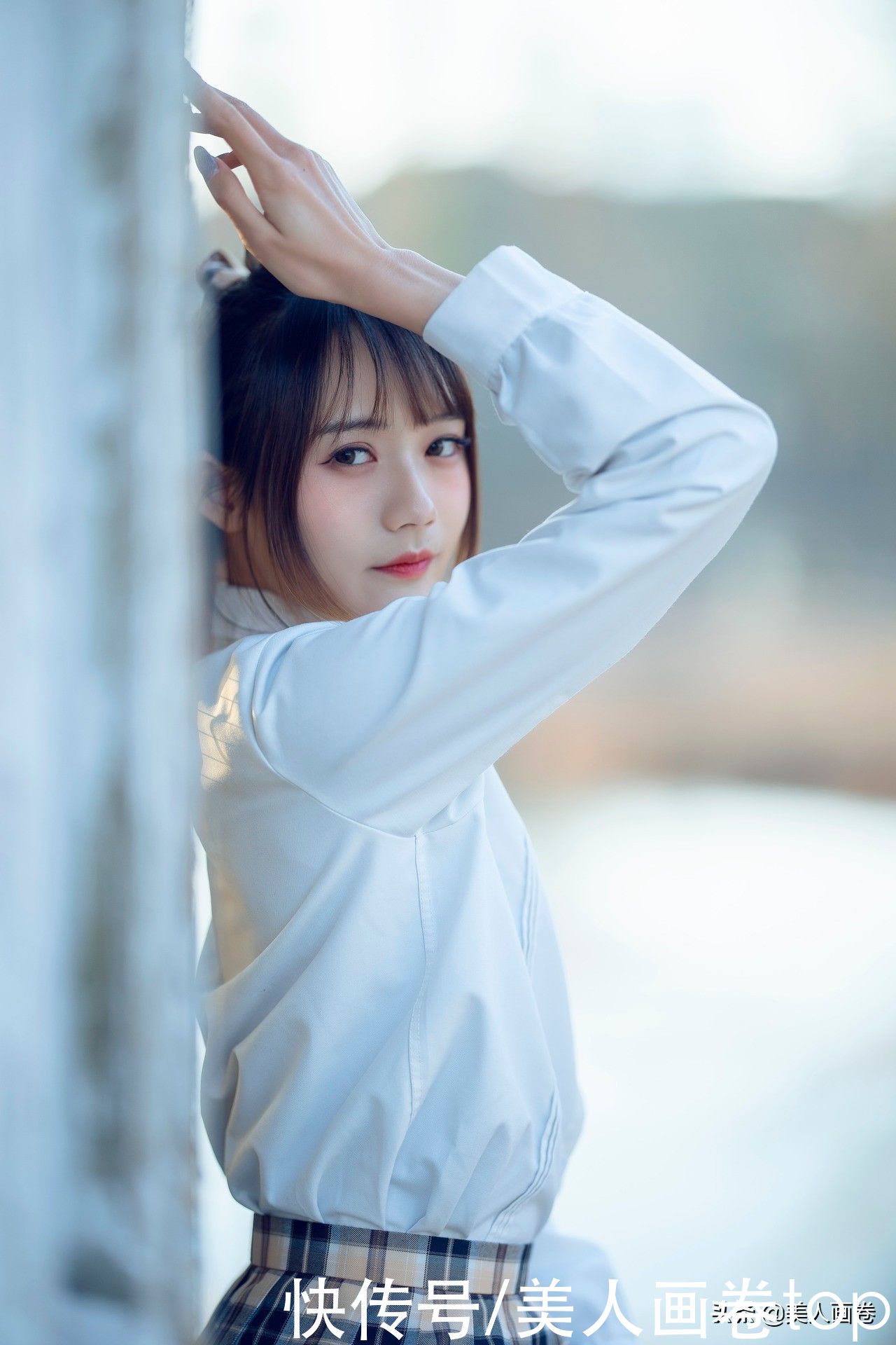 美女壁纸图片：我也会给她看相片，给她讲同桌的你