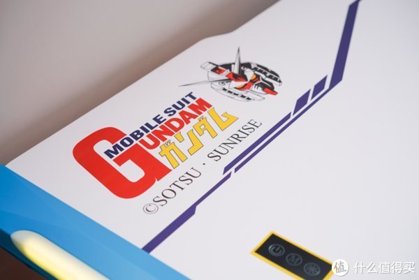 电竞桌|超彰显“钞能力”的礼物——傲风联名高达电竞桌上手体验