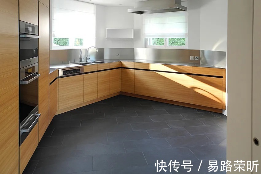 踢脚线|如何在同样的厨房空间里,比别人家多出双倍、四倍、六倍...的收纳空间呢?