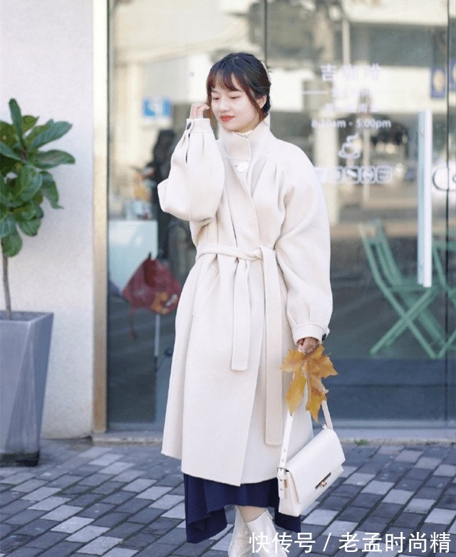 大衣|“大衣+呢子裙”优雅又时髦,穿出气质美