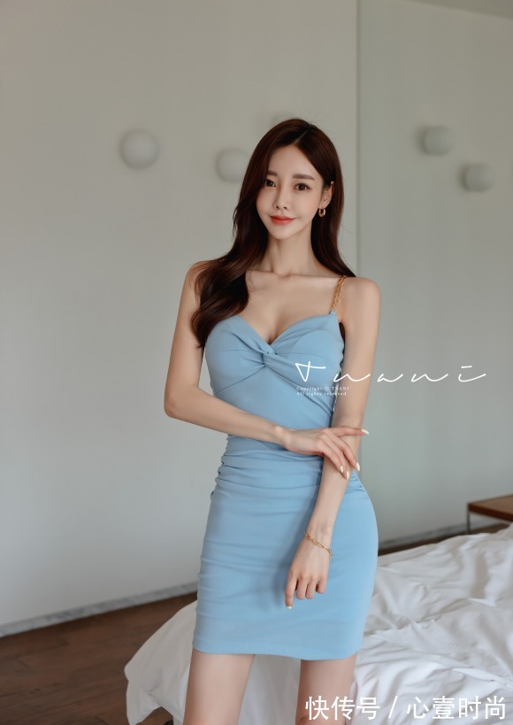 衣裙|女神孙允珠高清时尚搭配:罗马蓝钻迷迭香金属吊肩衣裙