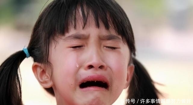 父母|“我不买了，妈妈别打了”，6岁女孩痛哭求饶：失控父母究竟有多可怕