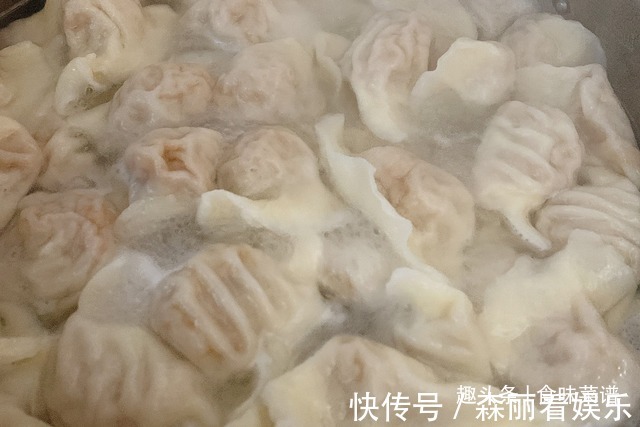 酸菜饺子好吃有诀窍,教你调馅的正确方法和用料,饺子不好吃才怪