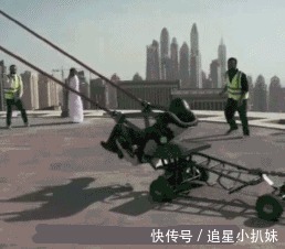 |搞笑GIF:带女友去逛街 请问遇到这种情况该怎么办?