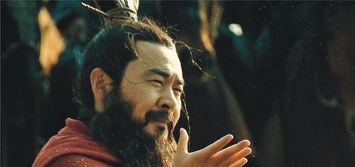 除掉|他轻松击败马超，刘备也只怕他，诸葛亮用计才把他除掉