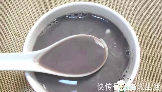 白头发最怕这黑色食材，一碗成本几块钱，常喝气色好，白发变少了