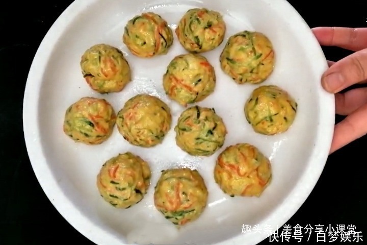 多汁|萝卜的新吃法,做成一道丸子,鲜嫩多汁,口感特劲道,全家都爱吃