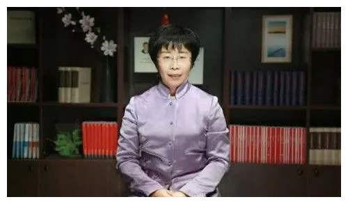 继于丹之后,又一位国学大师跌落神坛,网友质疑:她也配叫大师?