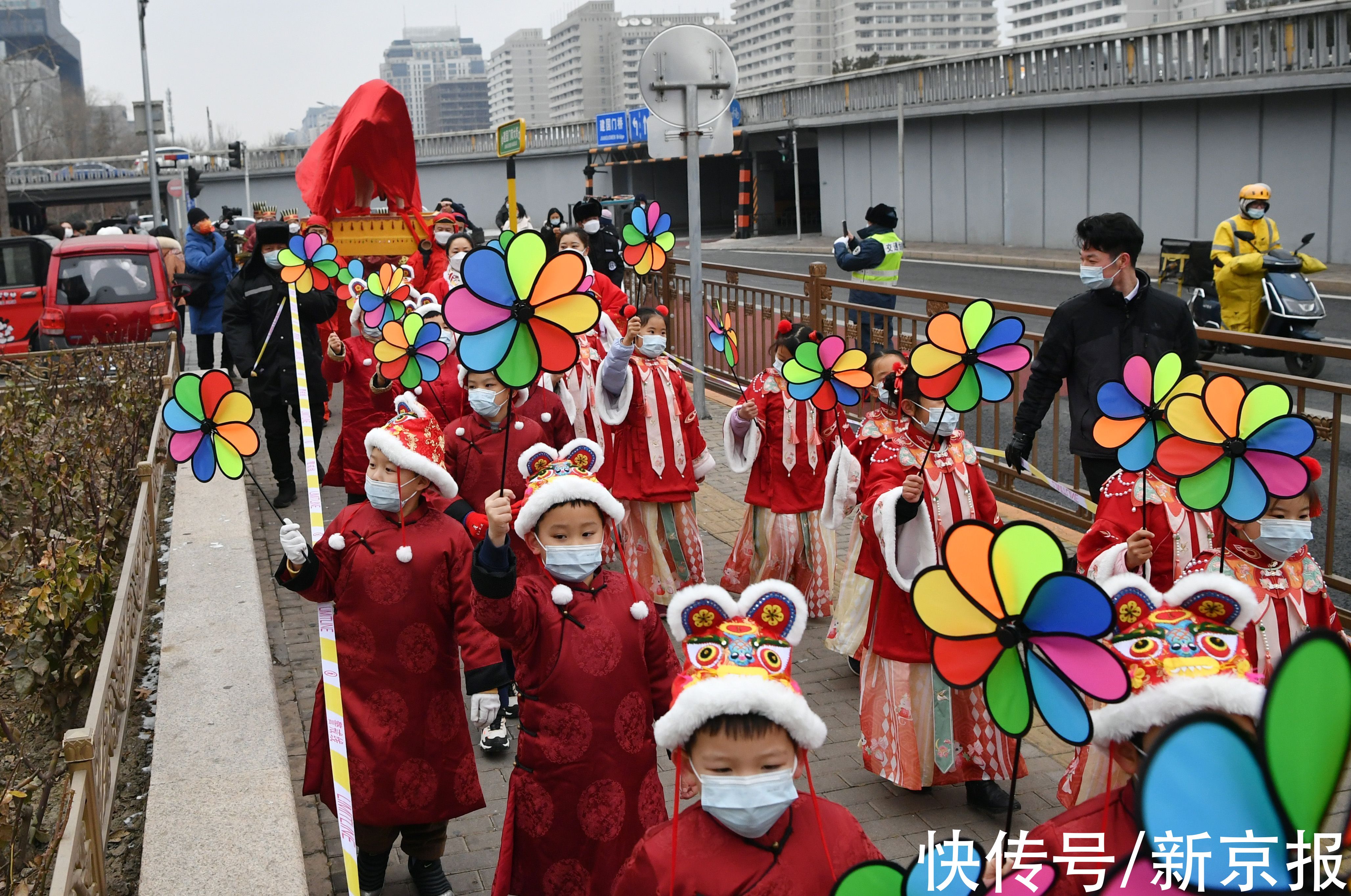 东安鸡@立春到，建国门街道“鞭打春牛”迎新春