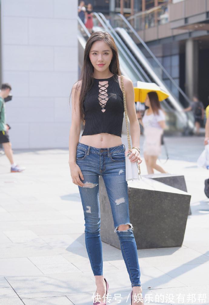 女生 苗条女生的清凉穿搭,选择别致“一线天”,既有气质又秀身材!