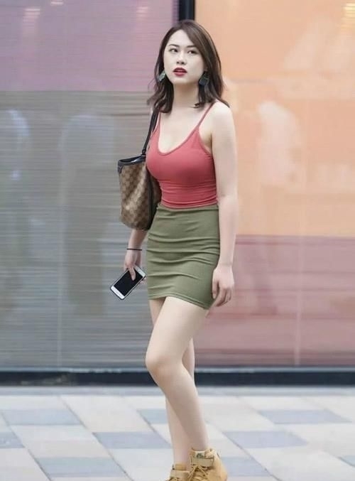 一条“御姐范”的连衣裙,微胖女神穿出了自己的“特点”