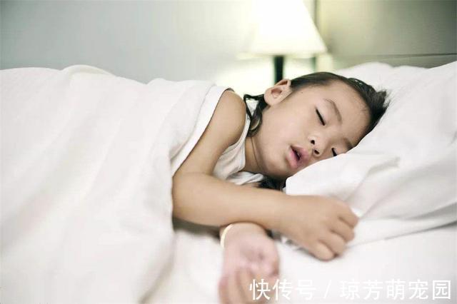 肥胖|女儿爱“张嘴”睡觉,被亲妈用胶布“封嘴”,医生却直夸:做得好
